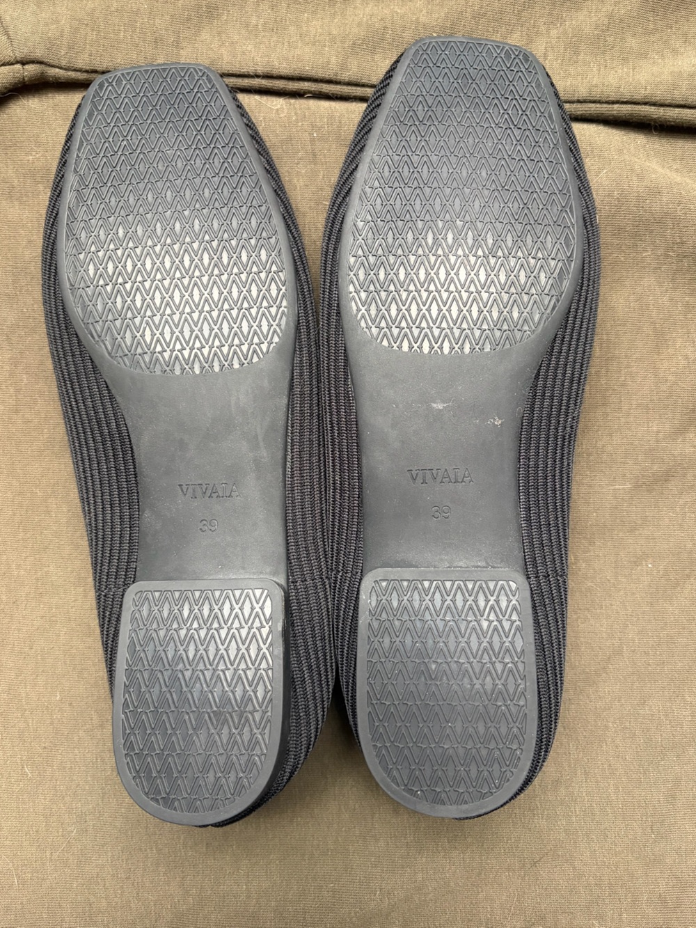 VIVAIA Margot 2.0 Square-Toe V-Cut Flats - Picture 9 of 9